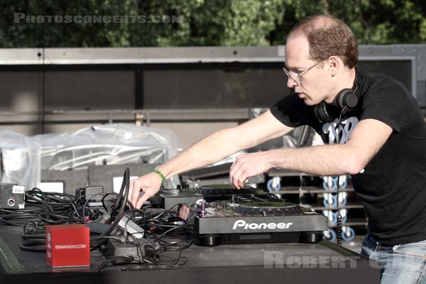 DAPHNI - 2013-05-26 - PARIS - Parc de la Villette - Daniel Victor Snaith